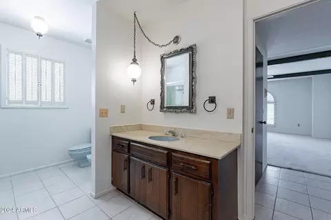 Bath - 2 E Canterbury Ct, Phoenix, AZ 85022 photo 1 of 6