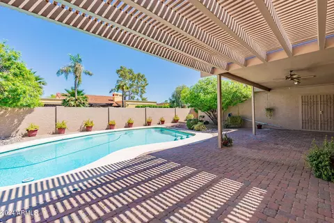 Exterior - 2 E Canterbury Ct, Phoenix, AZ 85022 photo 8 of 13