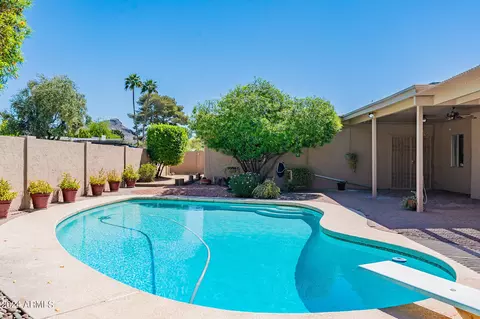 Exterior - 2 E Canterbury Ct, Phoenix, AZ 85022 photo 7 of 13