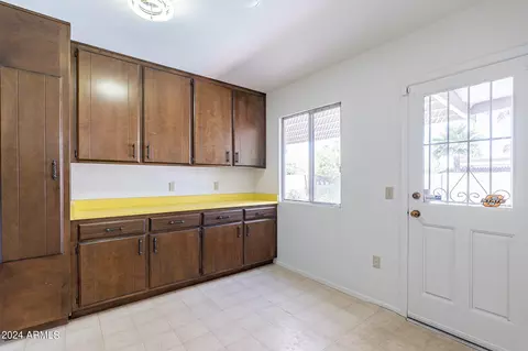 Exterior - 2 E Canterbury Ct, Phoenix, AZ 85022 photo 5 of 13