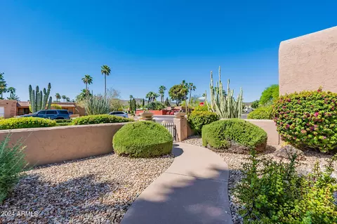 Exterior - 2 E Canterbury Ct, Phoenix, AZ 85022 photo 4 of 13