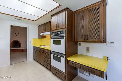 Kitchen - 2 E Canterbury Ct, Phoenix, AZ 85022 photo 3 of 6