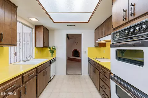 Kitchen - 2 E Canterbury Ct, Phoenix, AZ 85022 photo 1 of 6