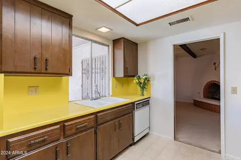 Kitchen - 2 E Canterbury Ct, Phoenix, AZ 85022 photo 2 of 6