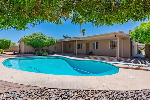Exterior - 2 E Canterbury Ct, Phoenix, AZ 85022 photo 11 of 13
