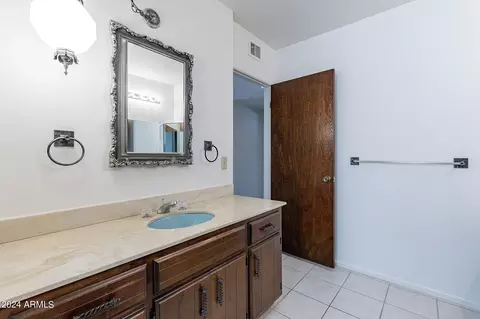Bath - 2 E Canterbury Ct, Phoenix, AZ 85022 photo 2 of 6