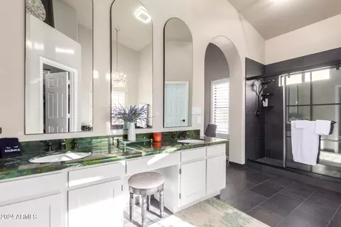 Bath - 157 E Stacey Ln, Tempe, AZ 85284 photo 3 of 4
