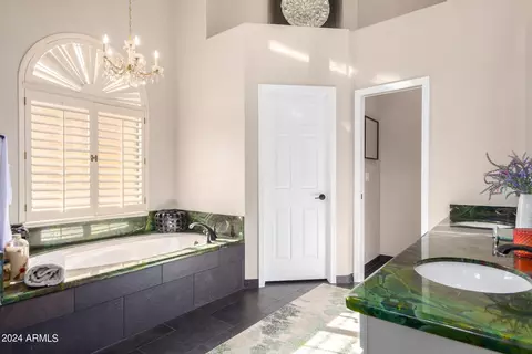 Bath - 157 E Stacey Ln, Tempe, AZ 85284 photo 2 of 4