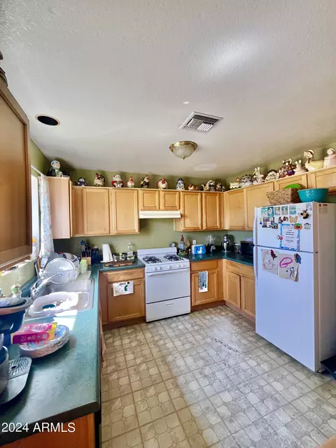 513 N Copper Hills Ln, Winkelman, AZ 85192 photo 6