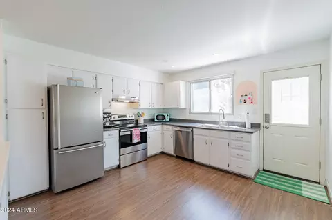 Kitchen - 5324 N 3rd Ave, Phoenix, AZ 85013 photo 3 of 6