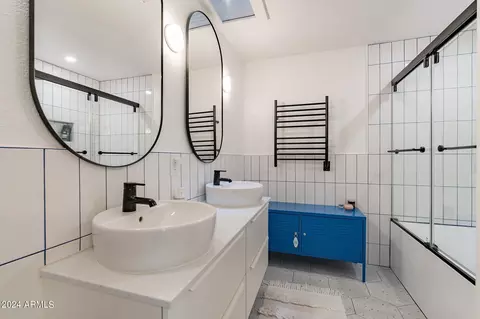 Bath - 5324 N 3rd Ave, Phoenix, AZ 85013 photo 1 of 3