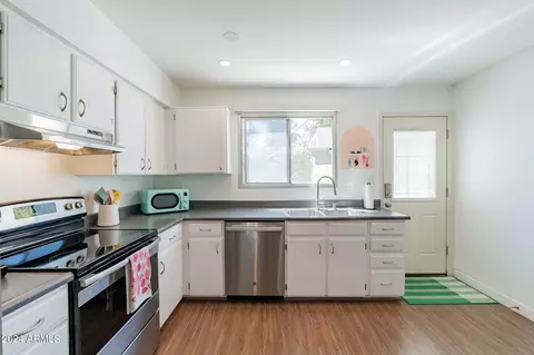 Kitchen - 5324 N 3rd Ave, Phoenix, AZ 85013 photo 4 of 6