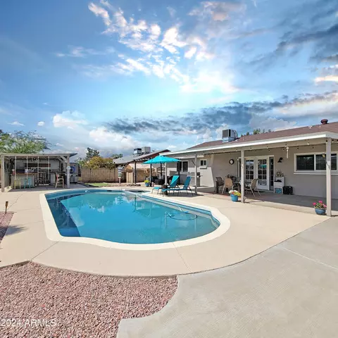 2919 W Woodridge Dr, Phoenix, AZ 85053