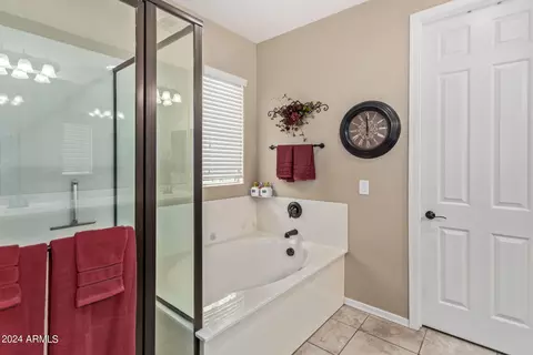 Bath - 3721 E Leslie Dr, Gilbert, AZ 85296 photo 2 of 4