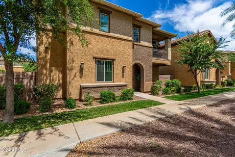 Exterior - 3721 E Leslie Dr, Gilbert, AZ 85296 photo 4 of 19