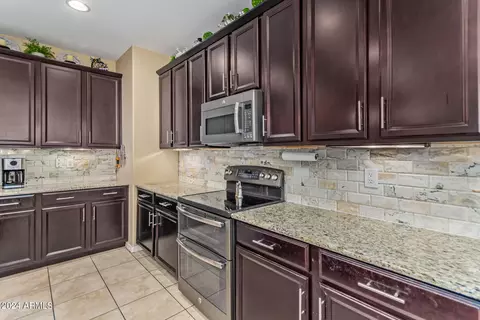 Kitchen - 3721 E Leslie Dr, Gilbert, AZ 85296 photo 4 of 6