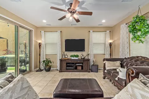 Living - 3721 E Leslie Dr, Gilbert, AZ 85296 photo 1 of 8