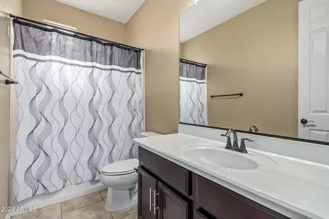 Bath - 3721 E Leslie Dr, Gilbert, AZ 85296 photo 3 of 4