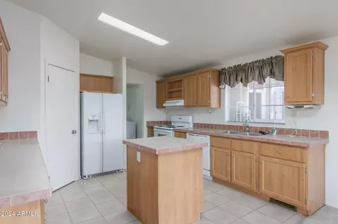 10960 N 67th Ave #125B, Glendale, AZ 85304