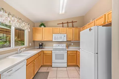 Kitchen - 1365 E Augusta Ave, Chandler, AZ 85249 photo 1 of 3