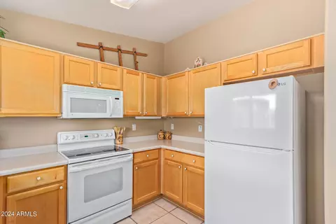 Kitchen - 1365 E Augusta Ave, Chandler, AZ 85249 photo 2 of 3