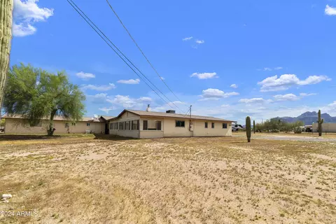Exterior - 552 W Tepee St, Apache Junction, AZ 85120 photo 5 of 13
