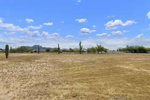 Exterior - 552 W Tepee St, Apache Junction, AZ 85120 photo 4 of 13