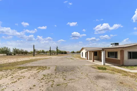 Exterior - 552 W Tepee St, Apache Junction, AZ 85120 photo 2 of 13