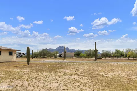Exterior - 552 W Tepee St, Apache Junction, AZ 85120 photo 6 of 13