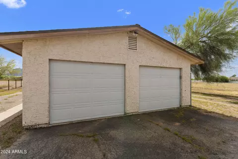 Exterior - 552 W Tepee St, Apache Junction, AZ 85120 photo 8 of 13