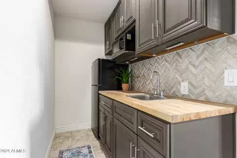 Kitchen - 1471 E Lexington Ave, Gilbert, AZ 85234 photo 7 of 7