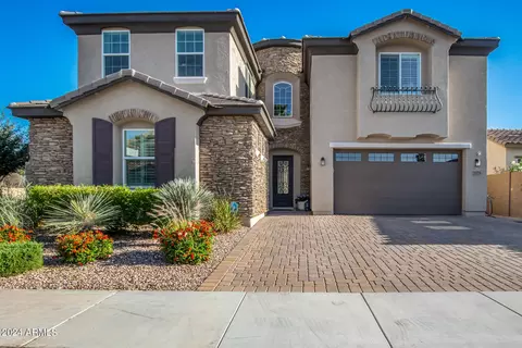 Exterior - 1471 E Lexington Ave, Gilbert, AZ 85234 photo 3 of 12