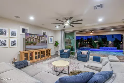 Living - 1471 E Lexington Ave, Gilbert, AZ 85234 photo 2 of 5