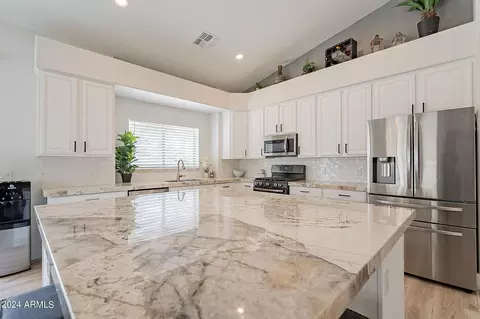 Kitchen - 3121 E Greenway St, Mesa, AZ 85213 photo 9 of 12
