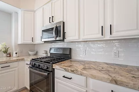 Kitchen - 3121 E Greenway St, Mesa, AZ 85213 photo 7 of 12