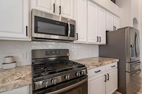Kitchen - 3121 E Greenway St, Mesa, AZ 85213 photo 8 of 12