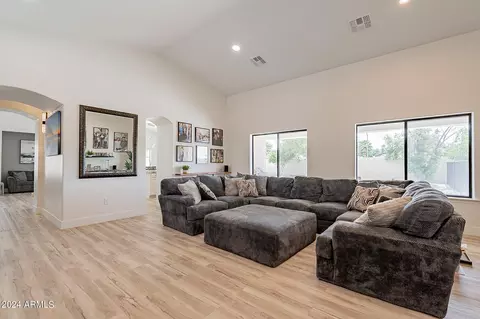 Living - 3121 E Greenway St, Mesa, AZ 85213 photo 2 of 6