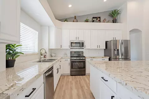 Kitchen - 3121 E Greenway St, Mesa, AZ 85213 photo 4 of 12