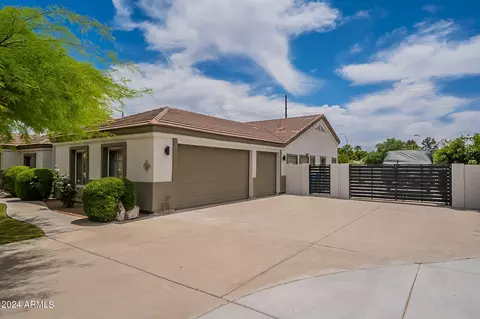 Exterior - 3121 E Greenway St, Mesa, AZ 85213 photo 5 of 23