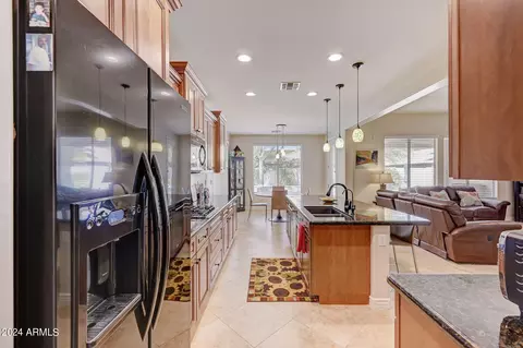 Kitchen - 3904 E Sierra Madre Ave, Gilbert, AZ 85296 photo 5 of 6