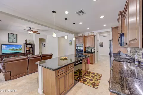 Kitchen - 3904 E Sierra Madre Ave, Gilbert, AZ 85296 photo 4 of 6