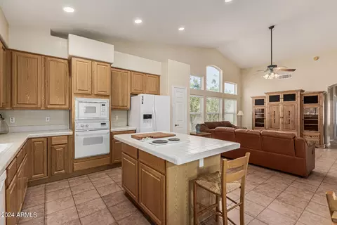 Kitchen - 3153 E Desert Willow Rd, Phoenix, AZ 85048 photo 4 of 5