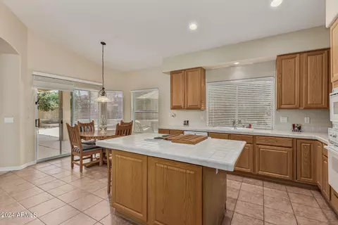Kitchen - 3153 E Desert Willow Rd, Phoenix, AZ 85048 photo 3 of 5