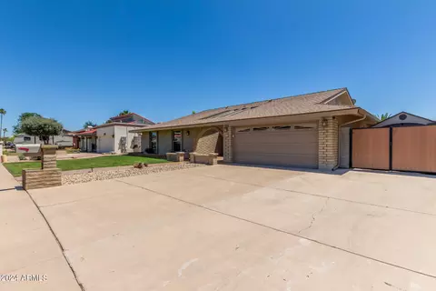Exterior - 4011 W Voltaire Ave, Phoenix, AZ 85029 photo 3 of 18