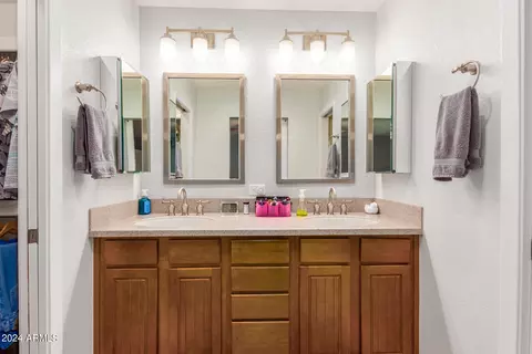 Bath - 4011 W Voltaire Ave, Phoenix, AZ 85029 photo 1 of 2