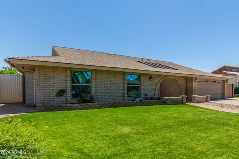 Exterior - 4011 W Voltaire Ave, Phoenix, AZ 85029 photo 5 of 18