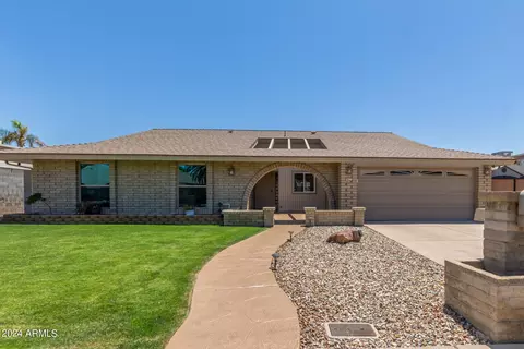 Exterior - 4011 W Voltaire Ave, Phoenix, AZ 85029 photo 2 of 18