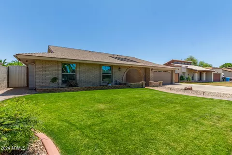 Exterior - 4011 W Voltaire Ave, Phoenix, AZ 85029 photo 6 of 18