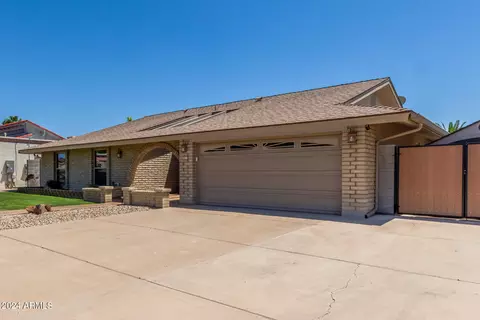 Exterior - 4011 W Voltaire Ave, Phoenix, AZ 85029 photo 4 of 18