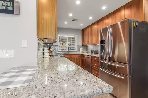 Kitchen - 4011 W Voltaire Ave, Phoenix, AZ 85029 photo 4 of 4